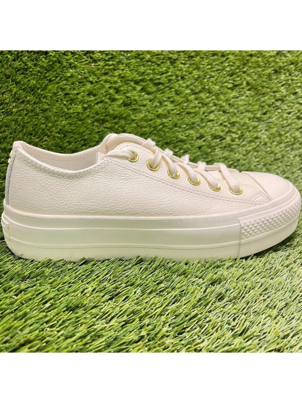 Converse Chuck Taylor All Star Lift Women Size 7.5 Ivory Athletic Shoes Sneakers